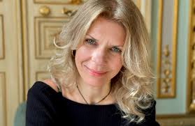 HA Esték a Díszudvarban - Schell Judit önálló estje - Útitársam Shirley Maclain